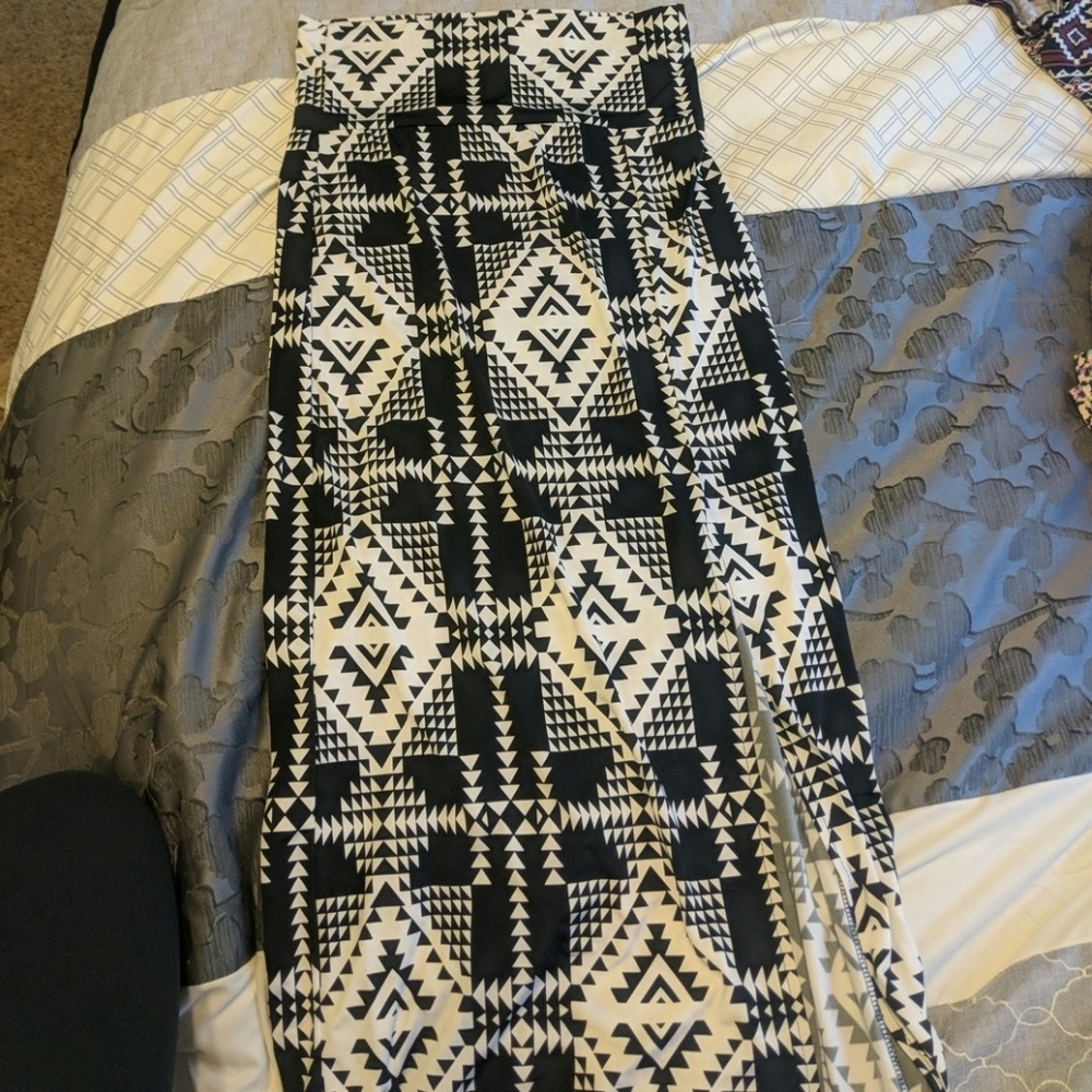 Black and white print Maxi skirt with slit
